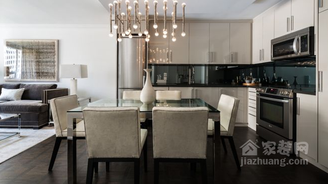 小型廚房裝修時(shí)，巧妙利用軟裝增加空間感！